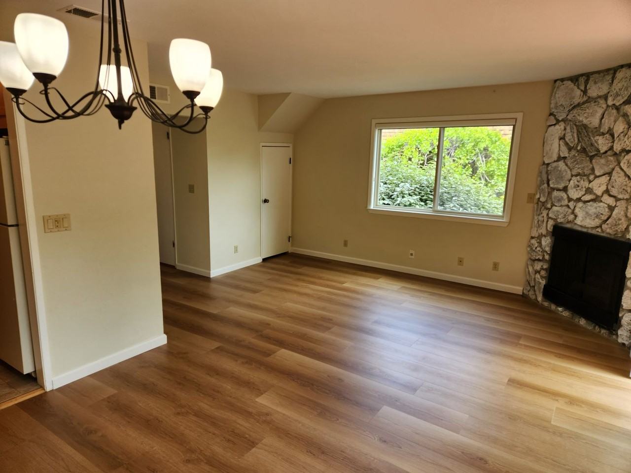 1725 Holland Cir - Photo 7 of 20