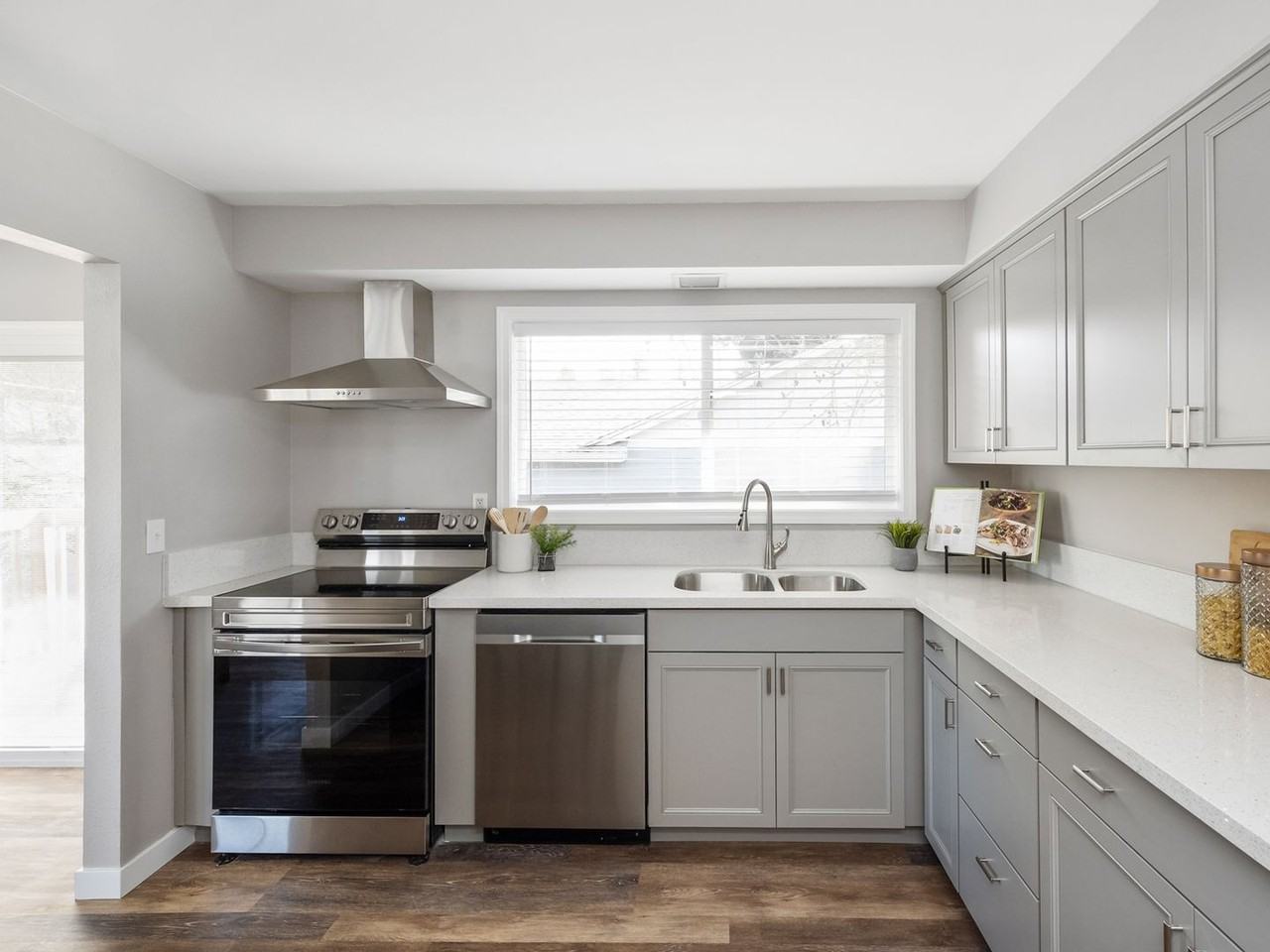 1113 Ne 178th Ave - Photo 2 of 33