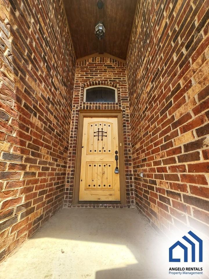 5905 Merrick St - Photo 5 of 17