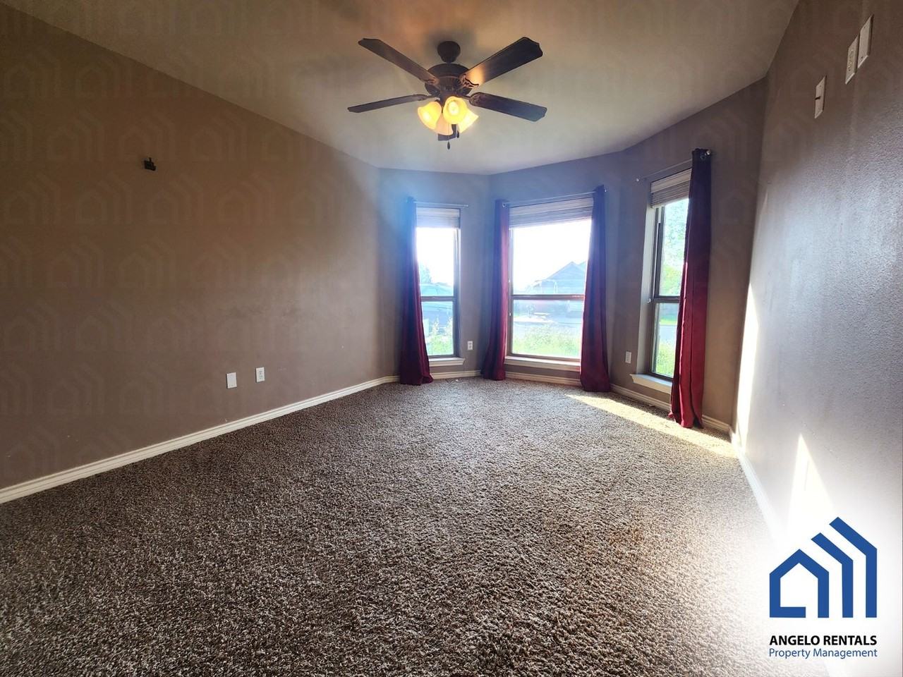 5905 Merrick St - Photo 6 of 17