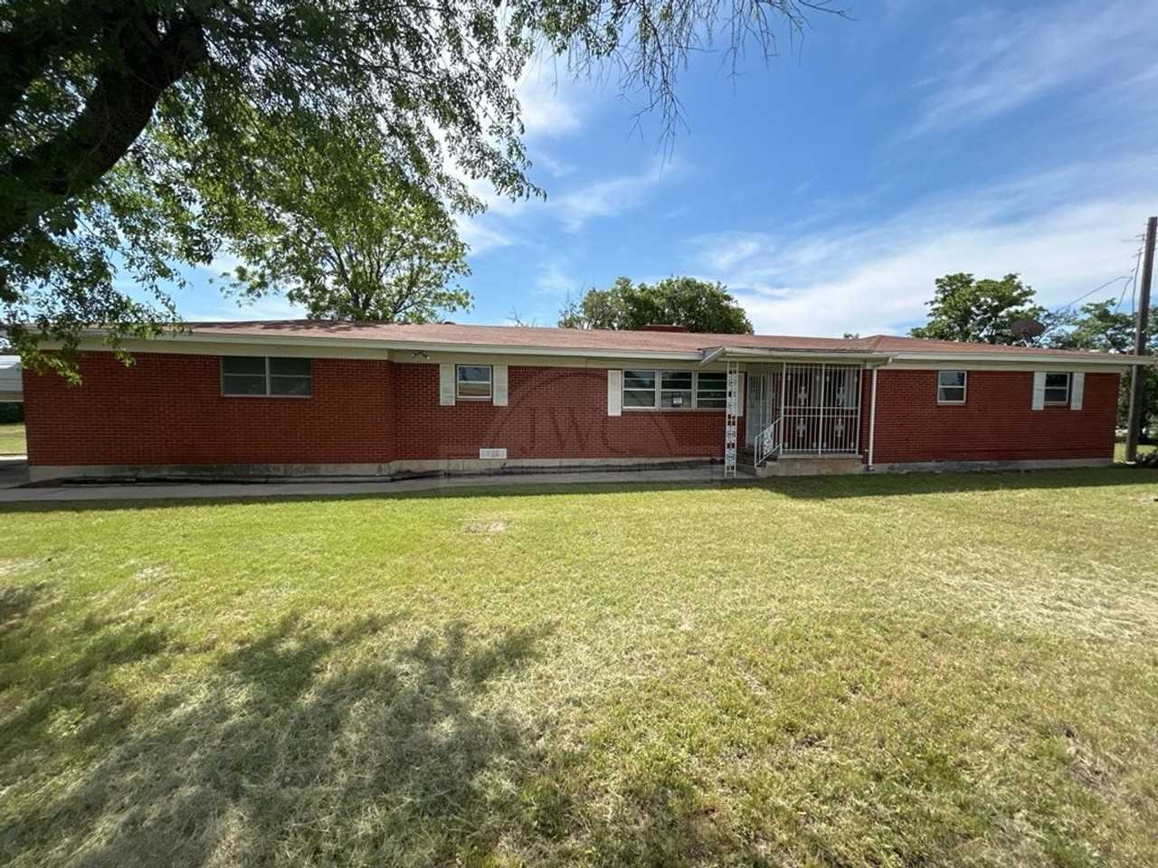 3906 Clear Creek Rd - Photo 2 of 17
