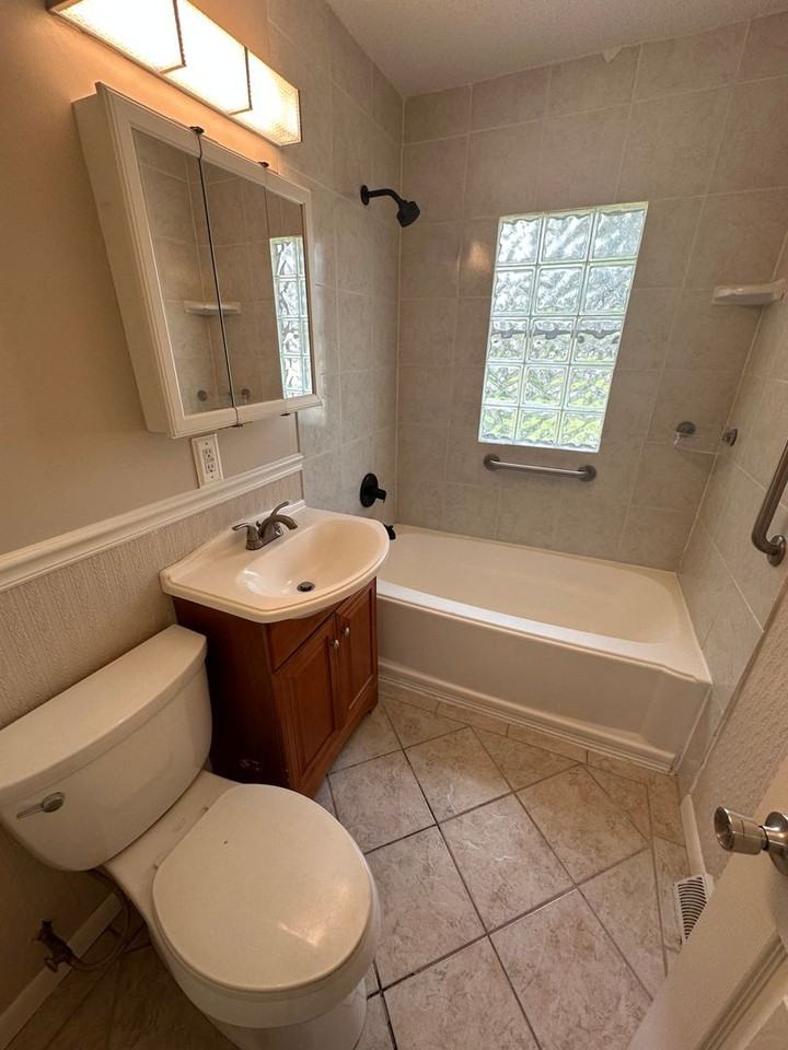 1408 E Berkeley St - Photo 2 of 12