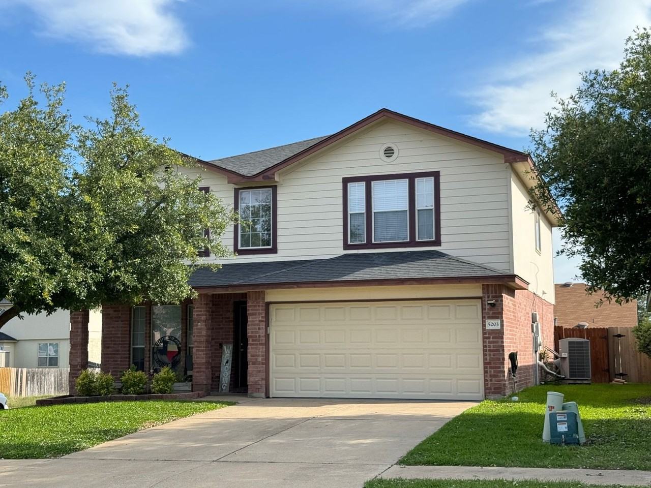 5203 Causeway Ct - Photo 2 of 36