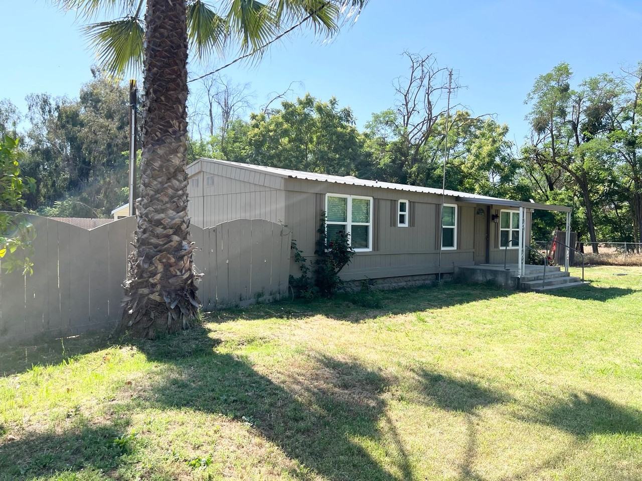 20 S Rainbow Ave - Photo 3 of 28