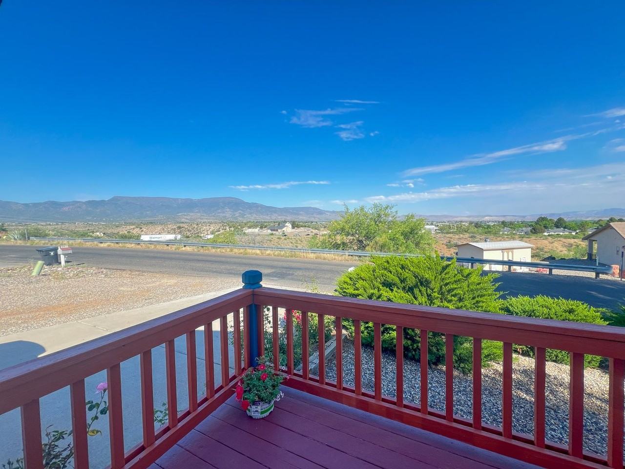 2065 S Cayuse Trl - Photo 2 of 23