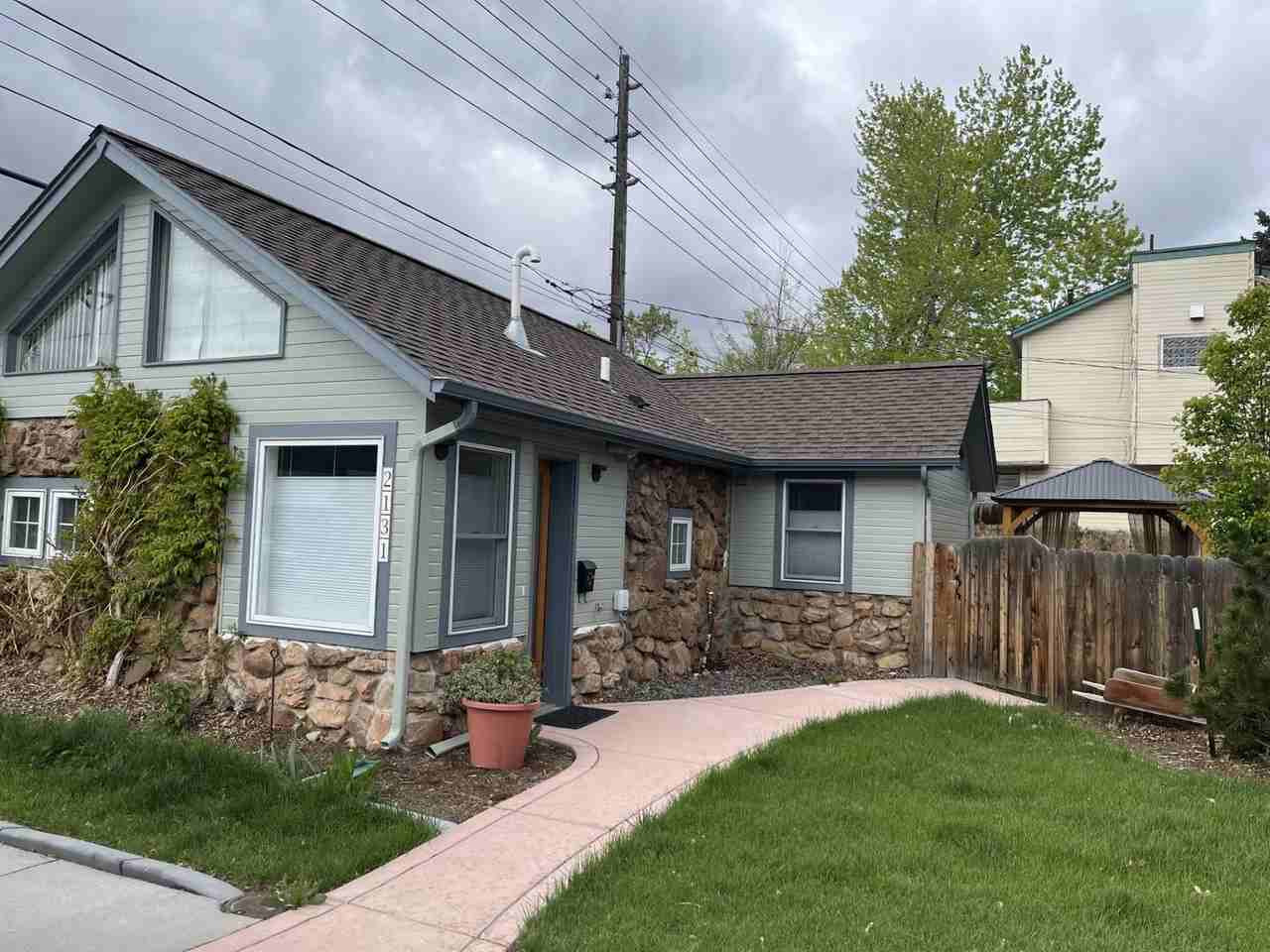 2131 26th St - Photo 2 of 15