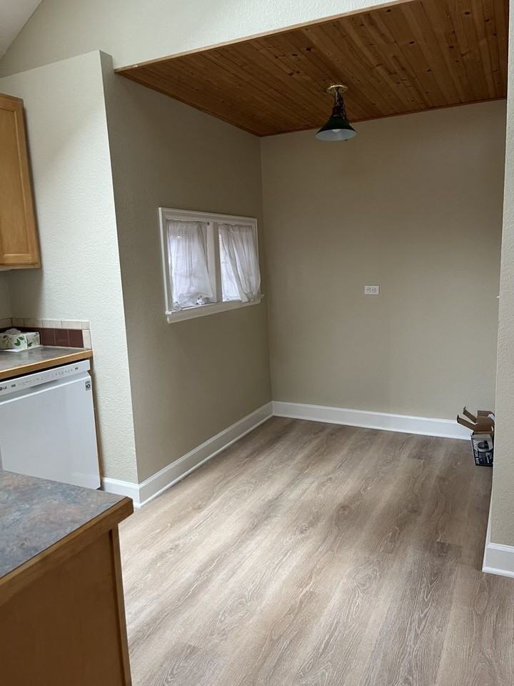 2131 26th St - Photo 5 of 15