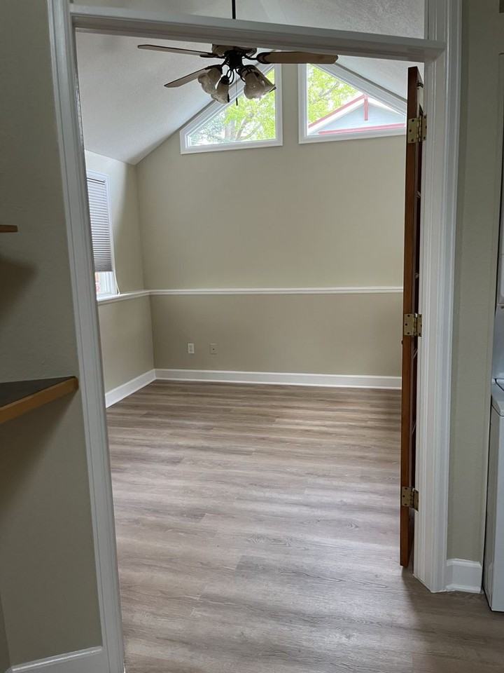 2131 26th St - Photo 6 of 15