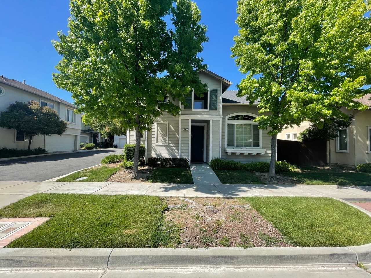 743 Cottage Ln - Photo 2 of 15