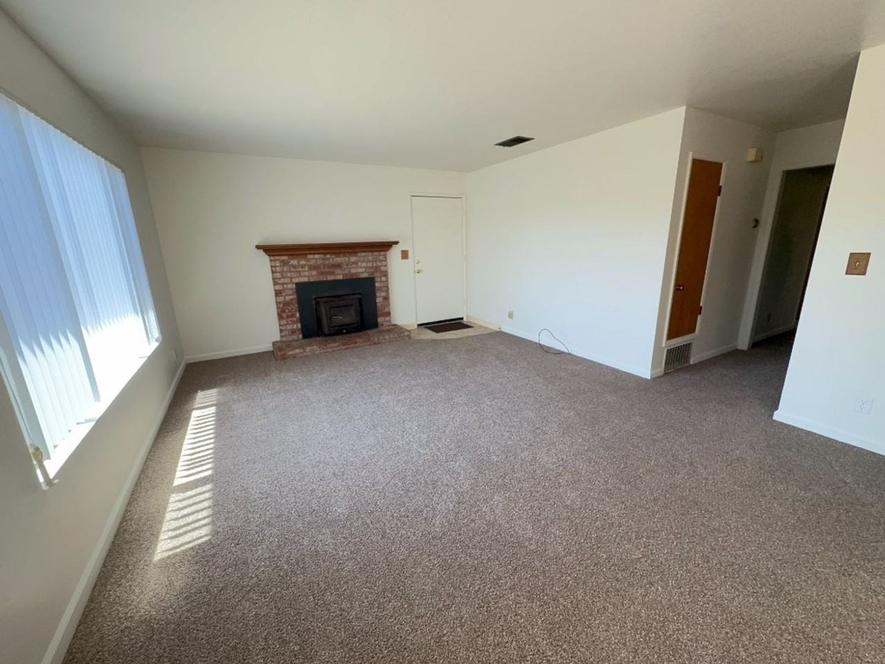 1315 Myrtle Ave - Photo 4 of 17