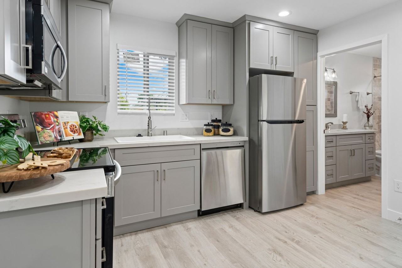 1469 N Mountain Ave - Photo 3 of 9