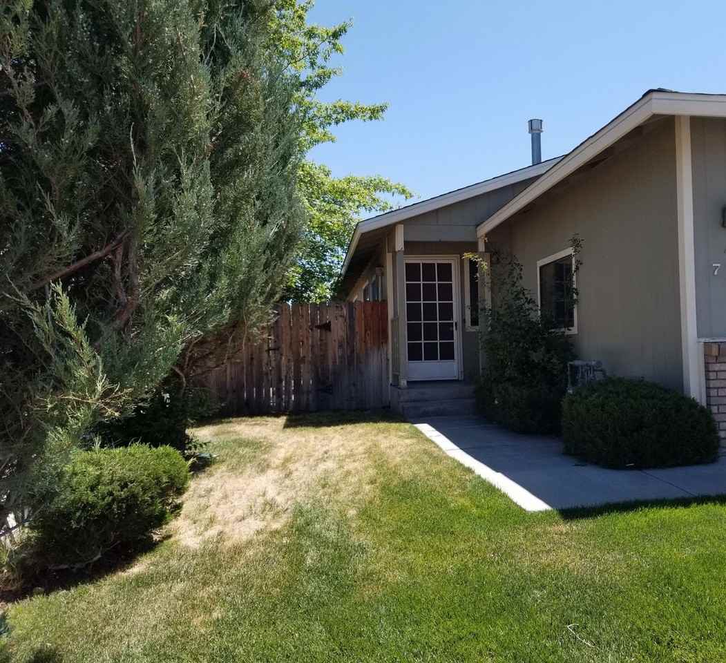 Linda773 - Photo 2 of 23