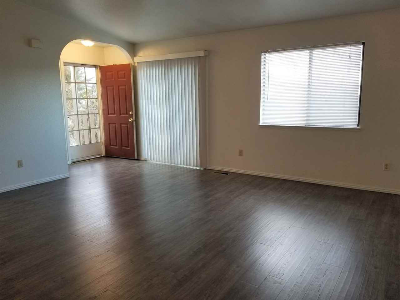 Linda773 - Photo 3 of 23