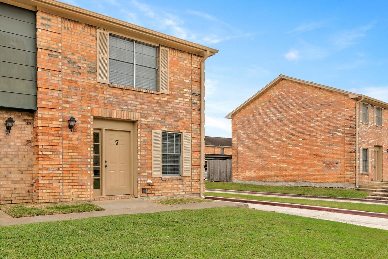 6685 Lexington Dr #22 - Photo 4 of 11