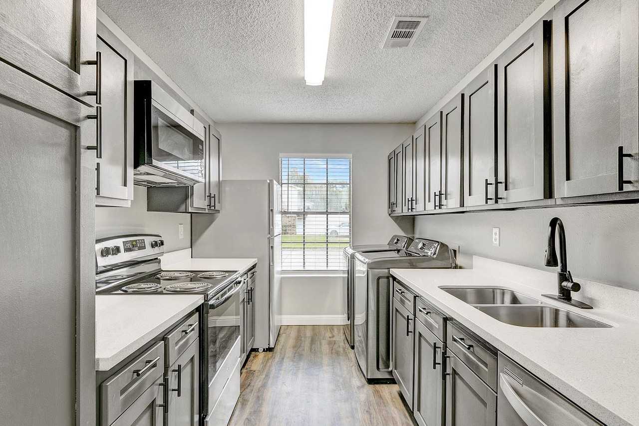 6685 Lexington Dr #22 - Photo 7 of 11