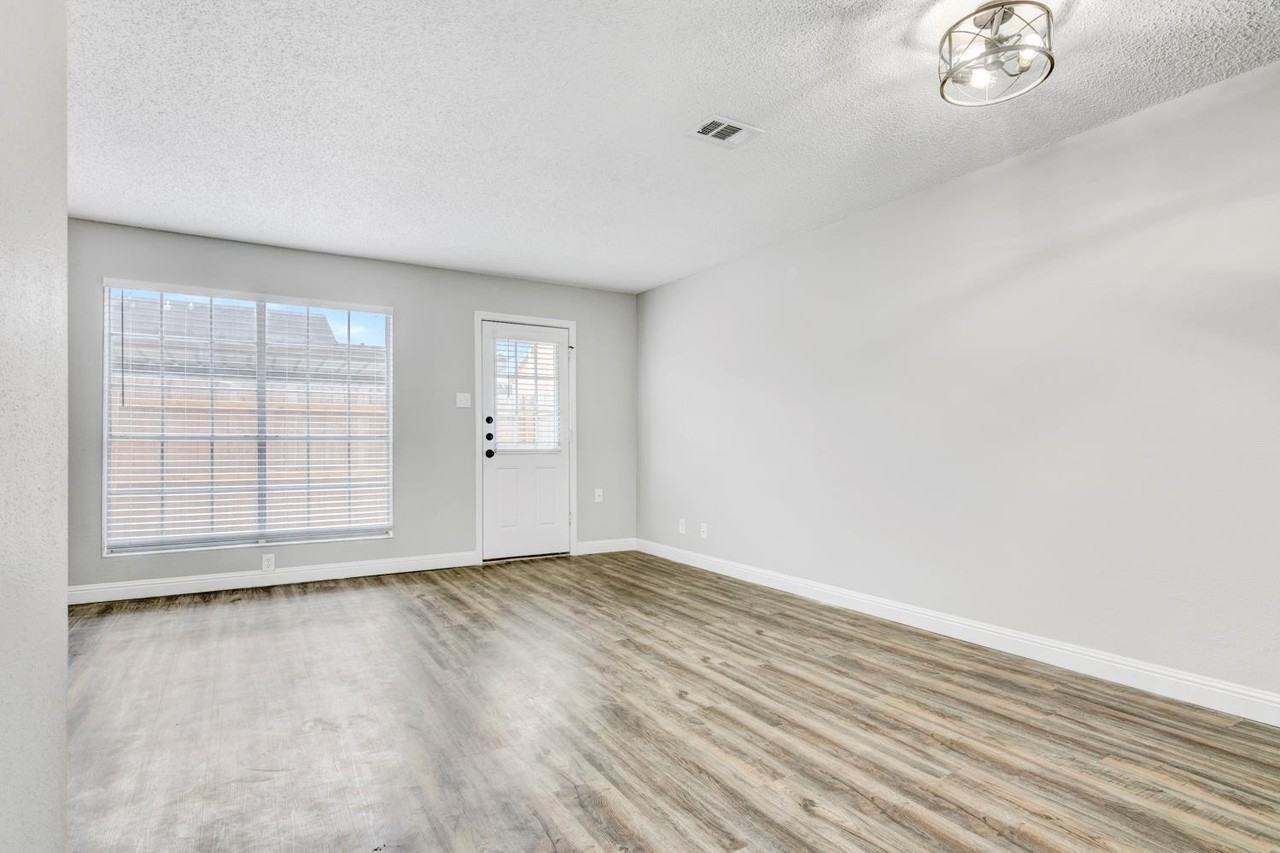 6685 Lexington Dr #22 - Photo 3 of 11