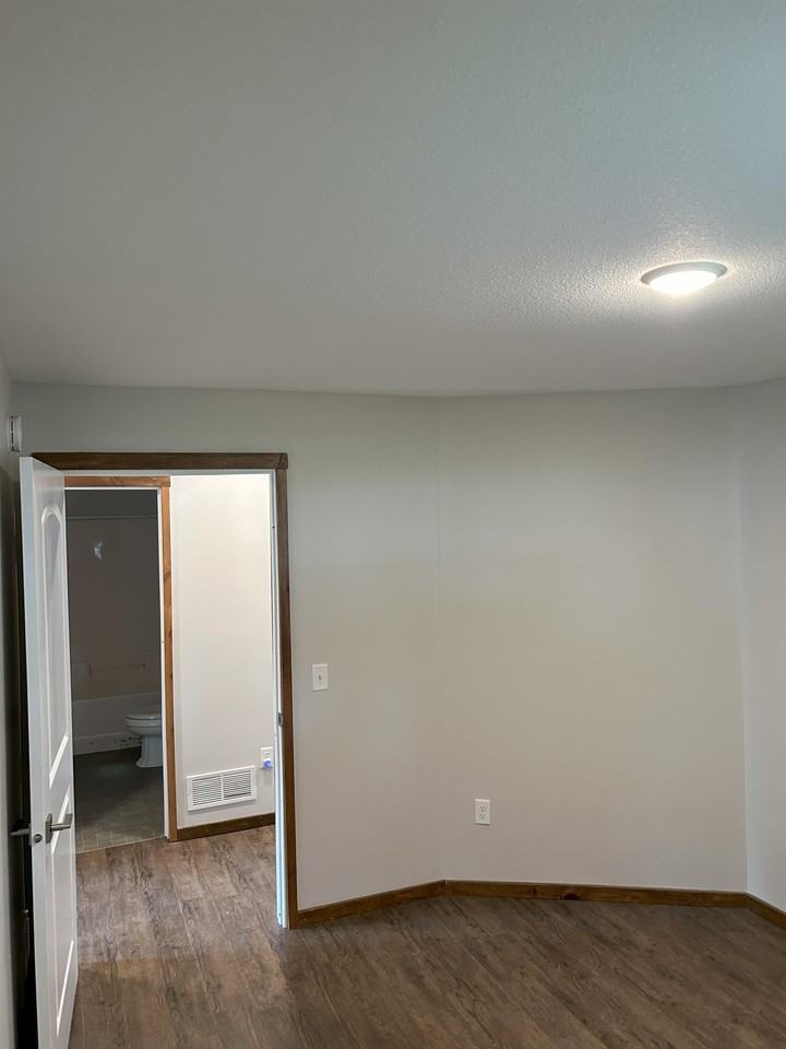 216 4th Ave Se - Photo 2 of 16