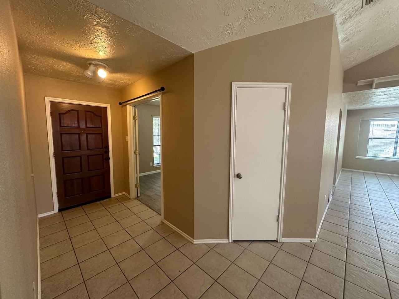 4045 Cavalry Dr - Photo 5 of 45
