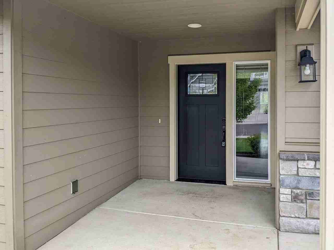 565 Ne Fern Ave - Photo 2 of 23