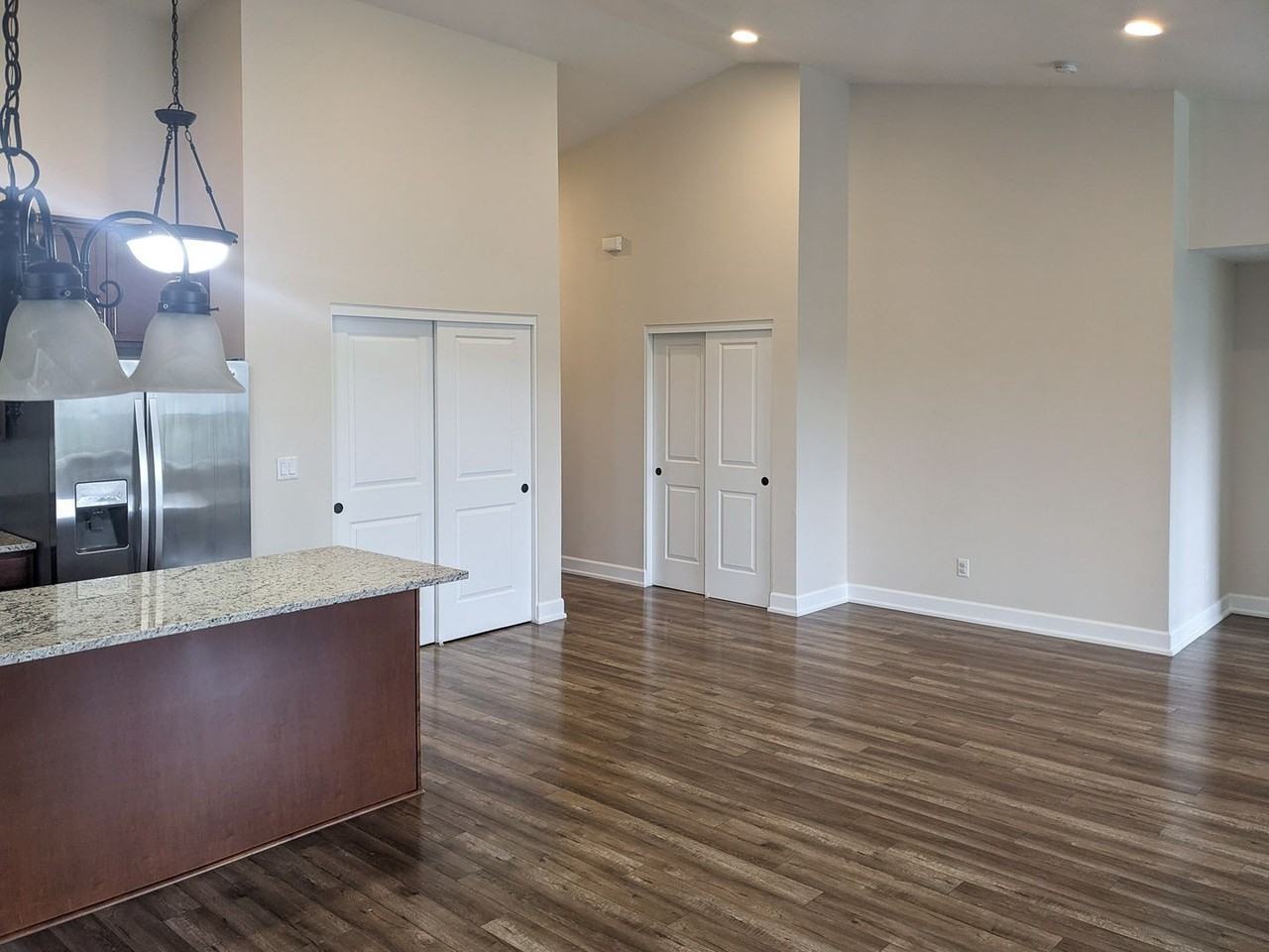 565 Ne Fern Ave - Photo 5 of 23