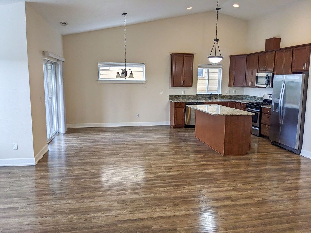 565 Ne Fern Ave - Photo 6 of 23