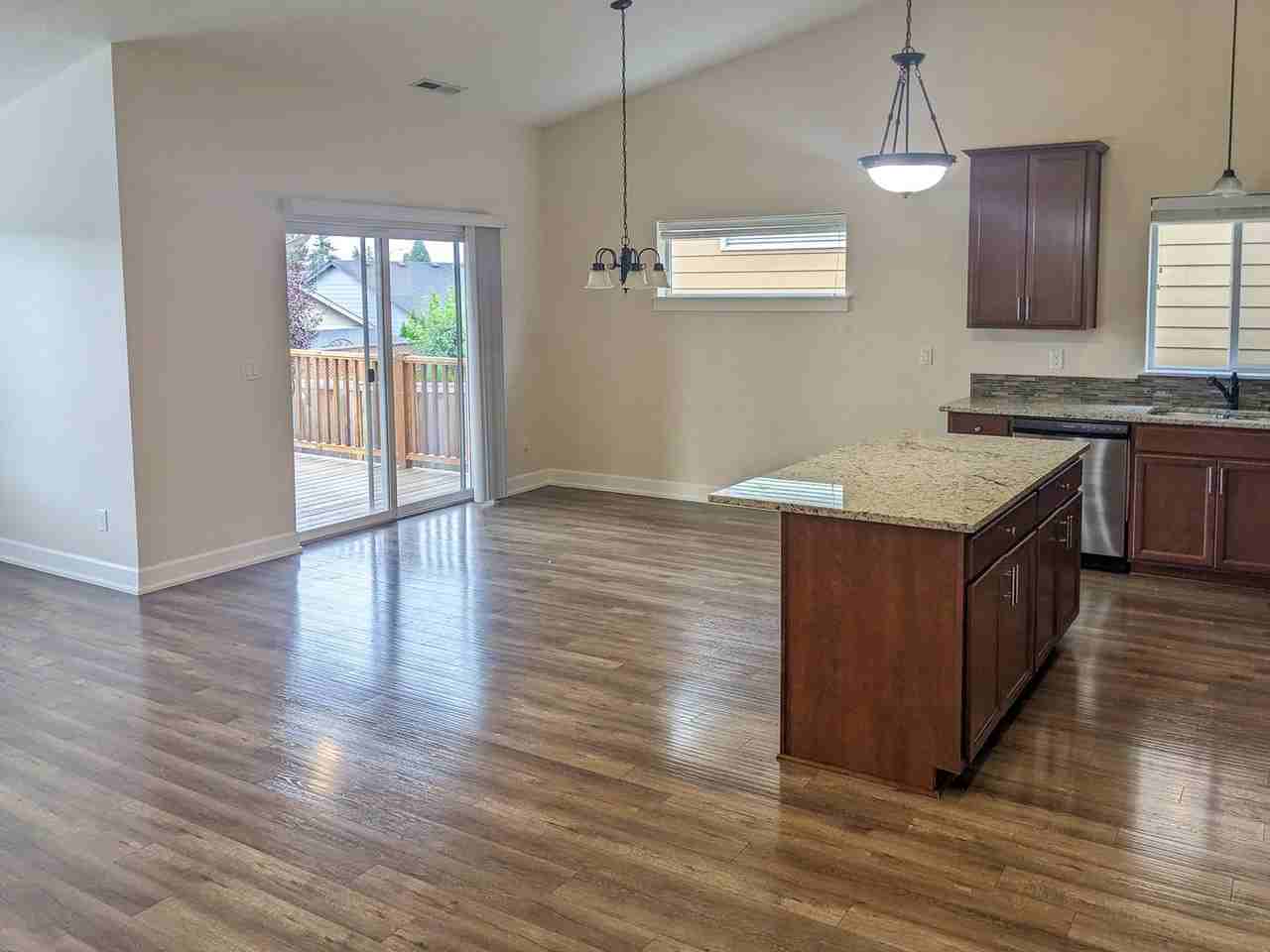 565 Ne Fern Ave - Photo 7 of 23