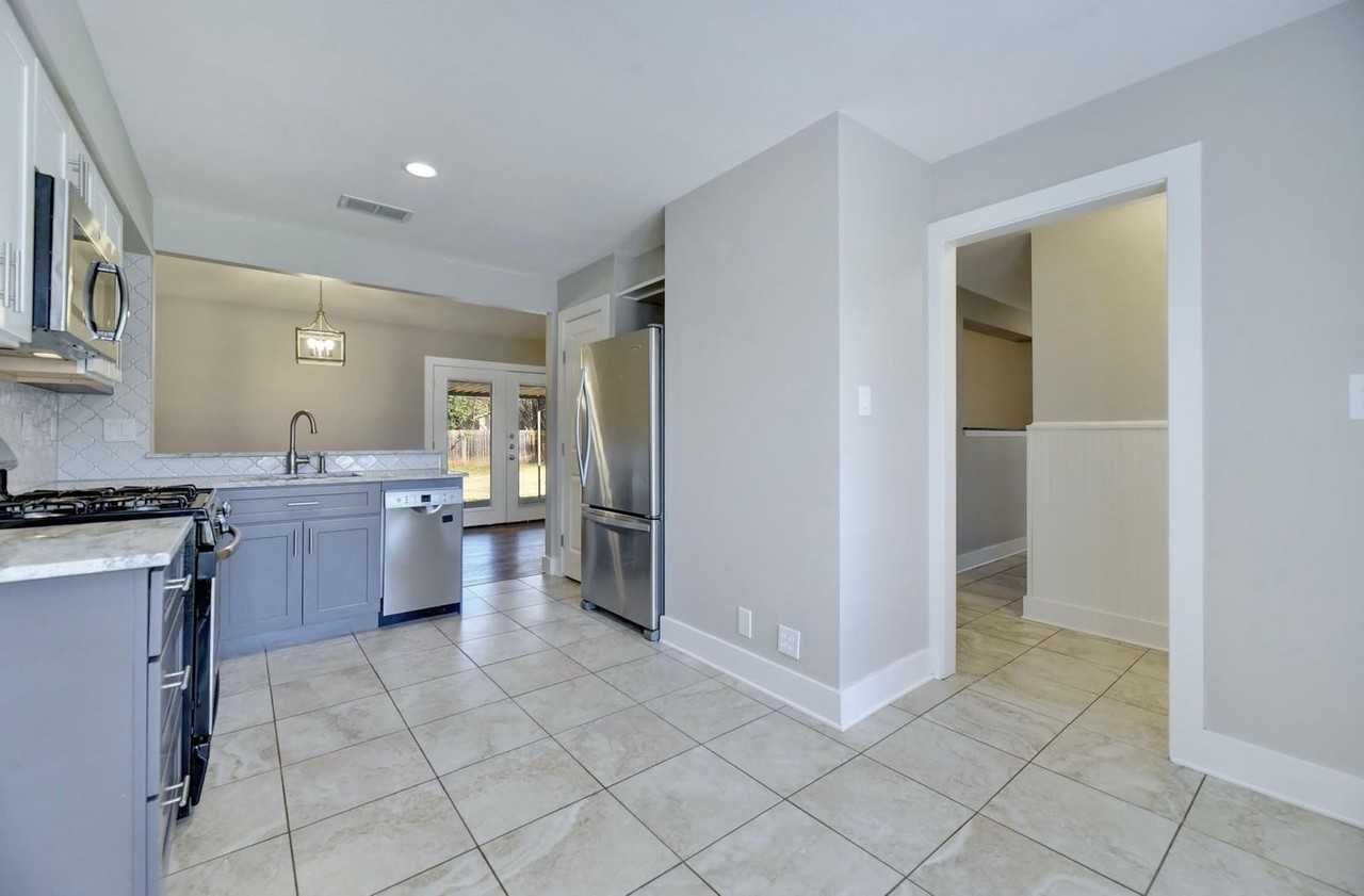 500 Thistlewood Dr - Photo 2 of 24
