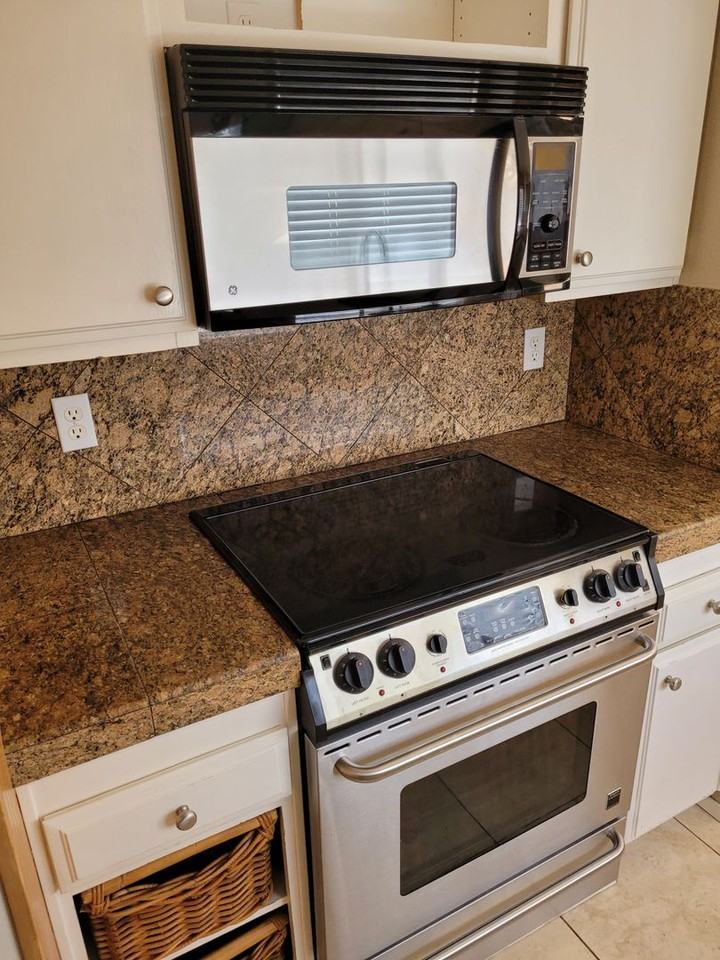 13155 Deron Ave - Photo 7 of 35