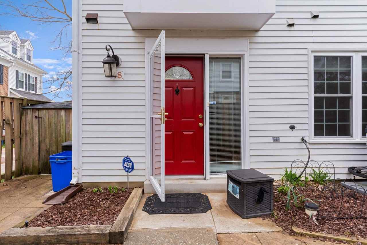 48 Avonshire Ct - Photo 3 of 37