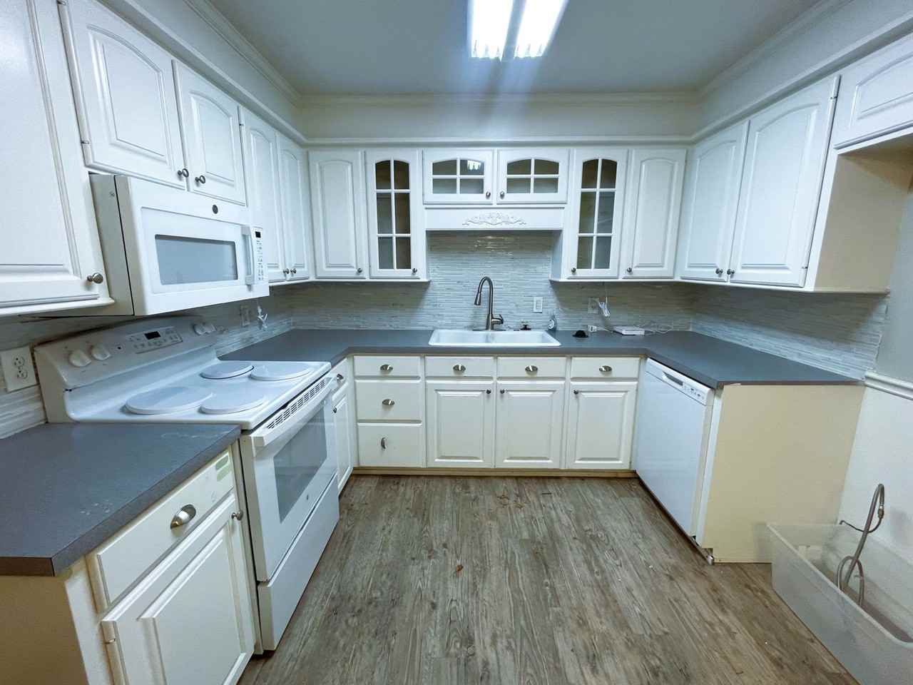 5311 25th St - Photo 3 of 8