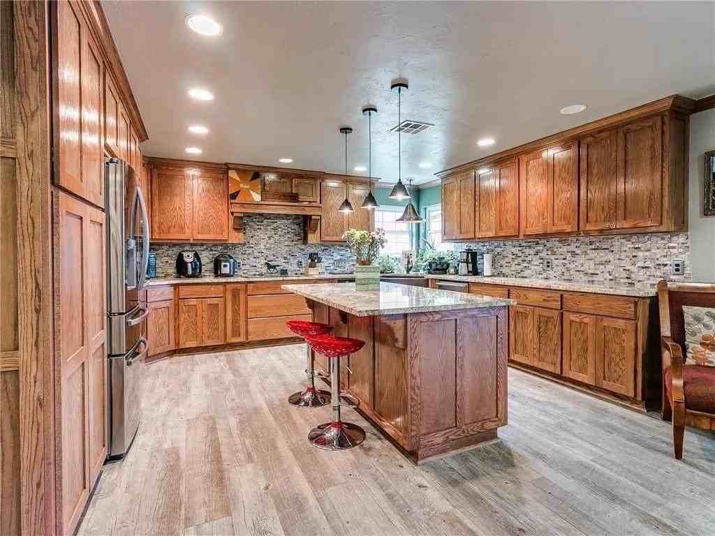 10900 60th St - Photo 2 of 6