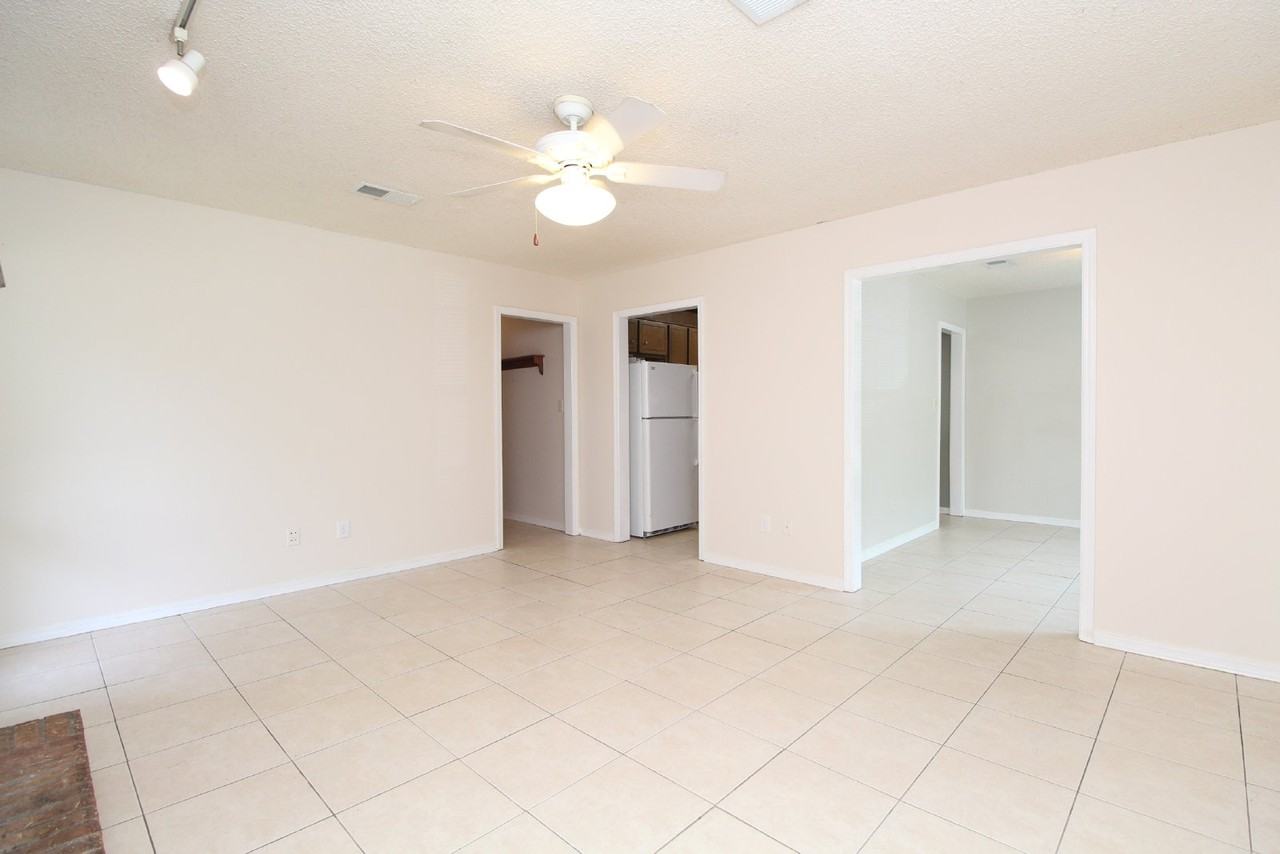 6528 Hunter St - Photo 3 of 17