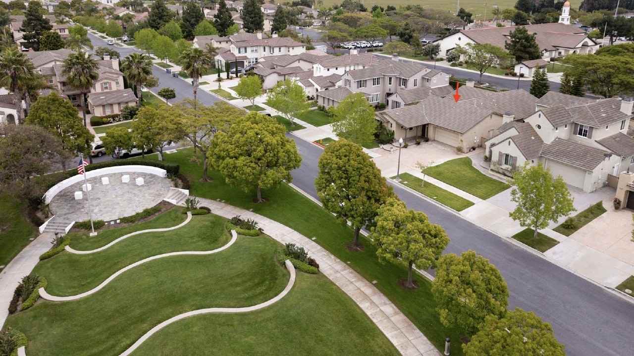 3362 Brookwood Ln - Photo 2 of 32