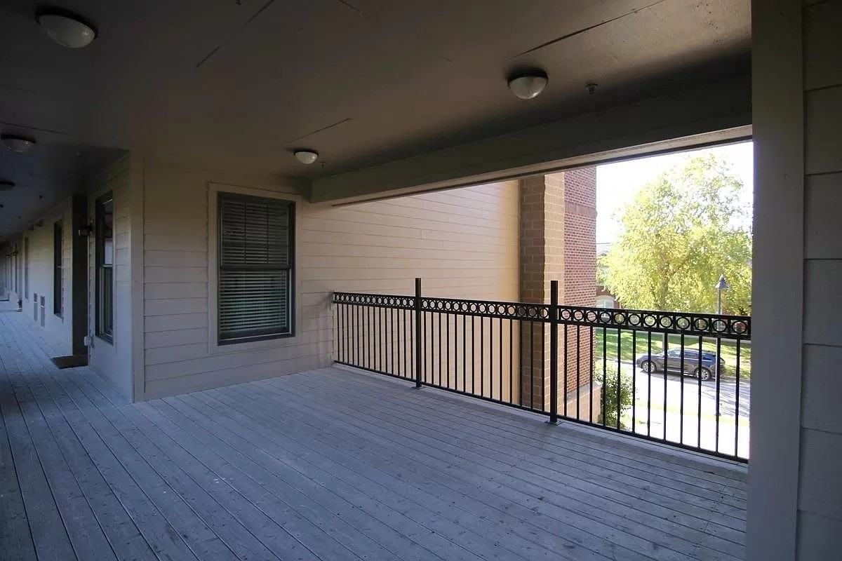 1156 Foster Rd - Photo 4 of 39