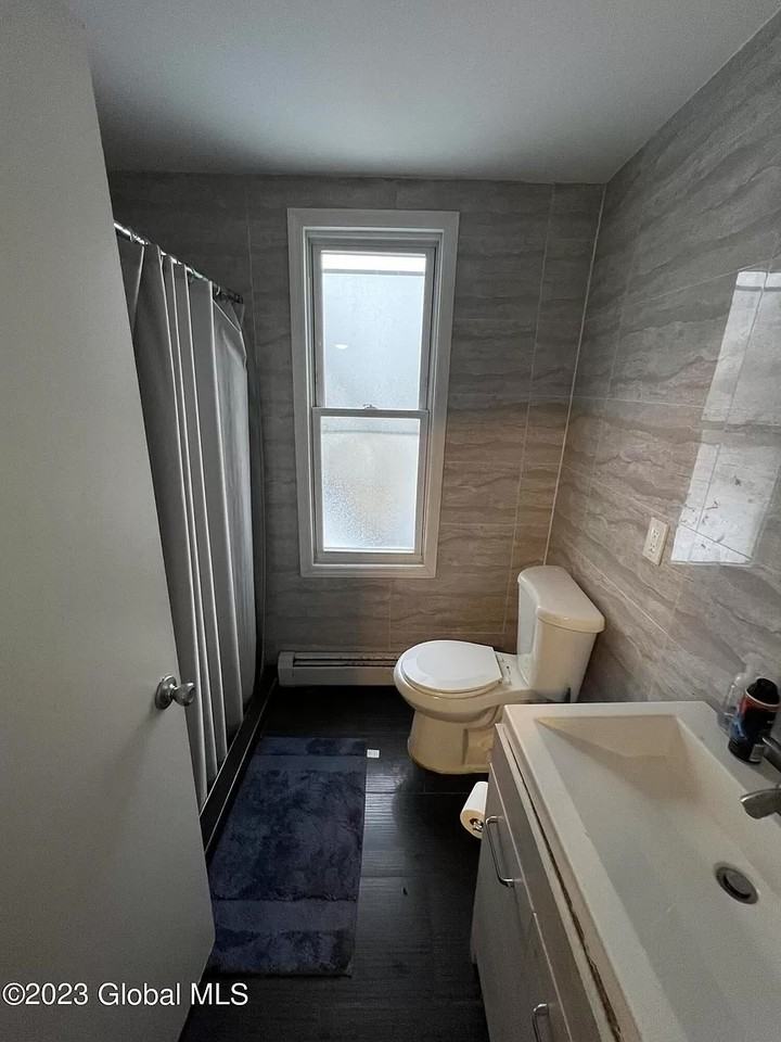 423 Hudson Ave #2 - Photo 7 of 16