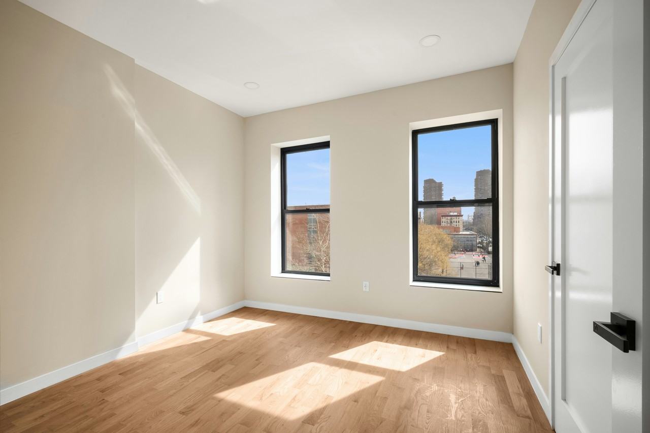 1966 3rd Ave #PH1 - Photo 4 of 9