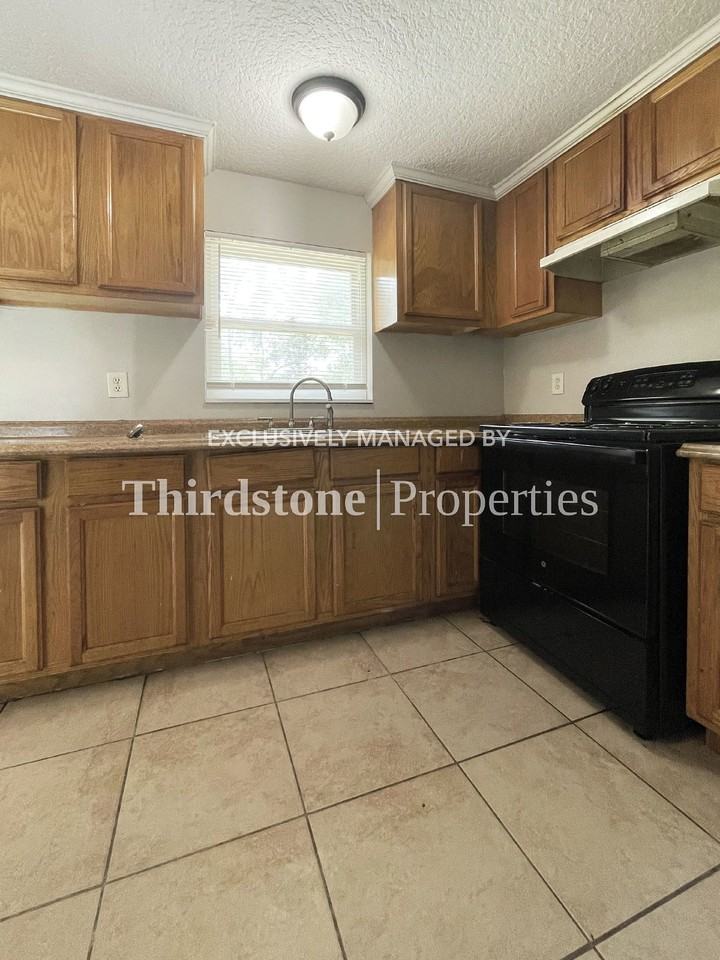 2912 West 15th Street - Photo 4 of 23