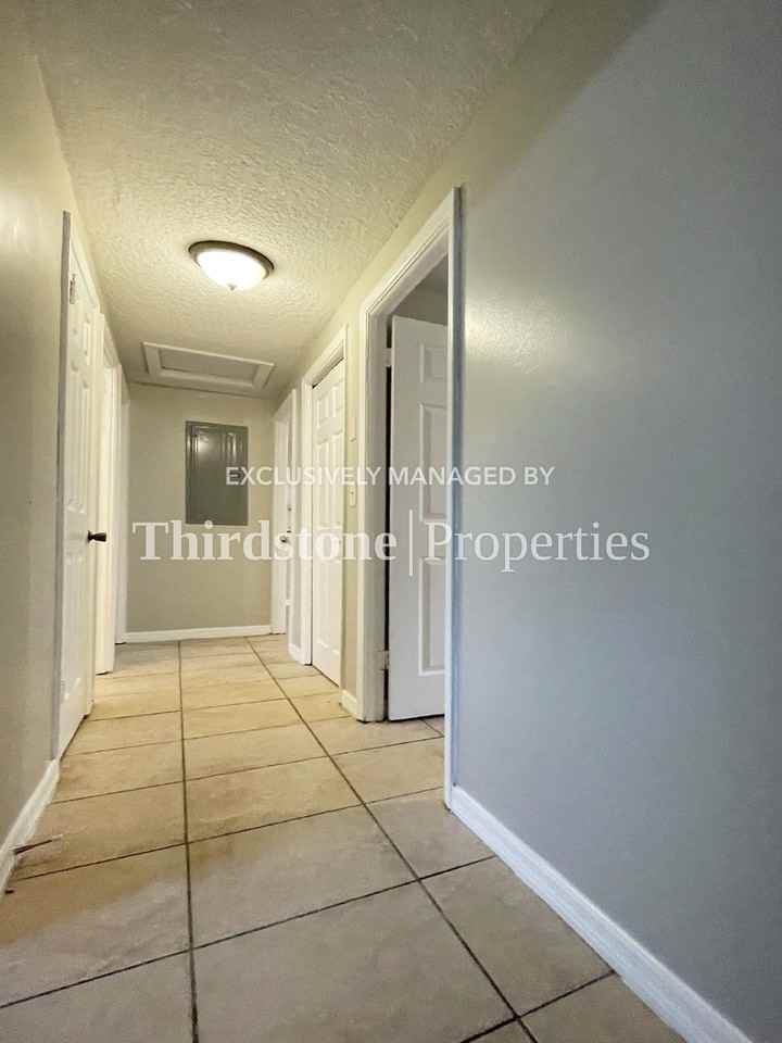 2912 W 15th St - Photo 7 of 25