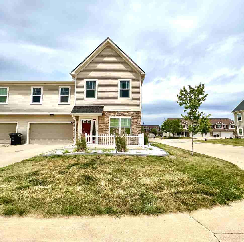 3014 Se Glenstone Dr #3014 - Photo 2 of 50