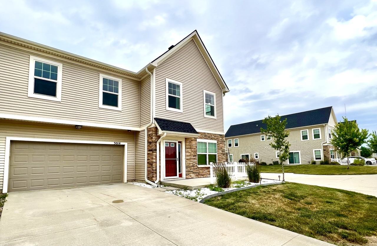 3014 Se Glenstone Dr #3014 - Photo 3 of 50