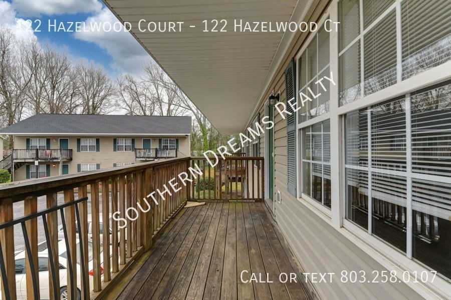 122 Hazelwood Ct - Photo 2 of 26