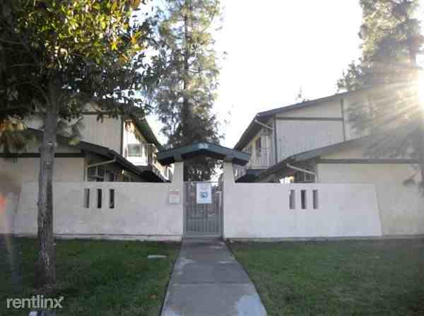 315 W Latham Ave - Photo 2 of 11