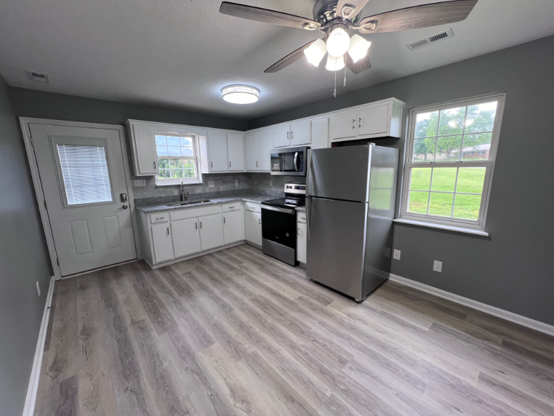 105 Hayden Dr - Photo 3 of 9
