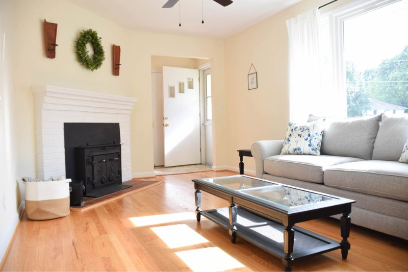 745 Crestwood Cir - Photo 2 of 9