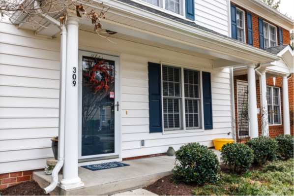 309 Robinson St - Photo 2 of 16