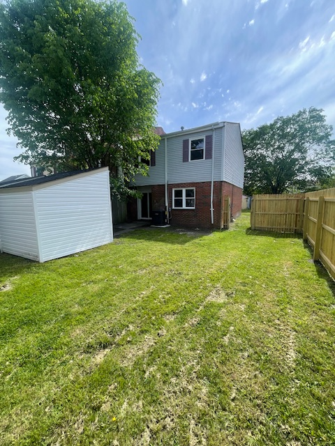 905 Sherman Ln - Photo 3 of 20