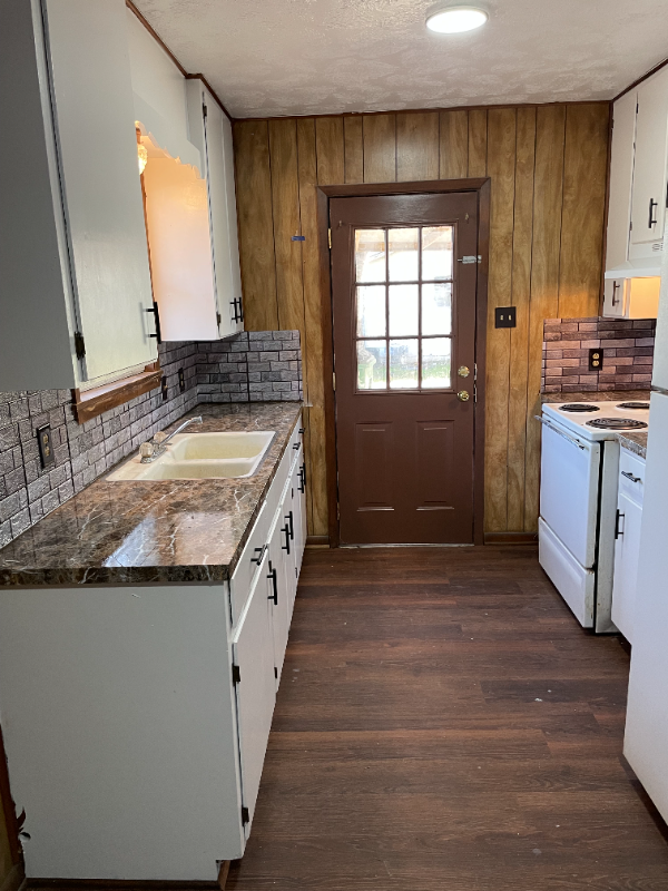 1612 N Burns Ave - Photo 3 of 7