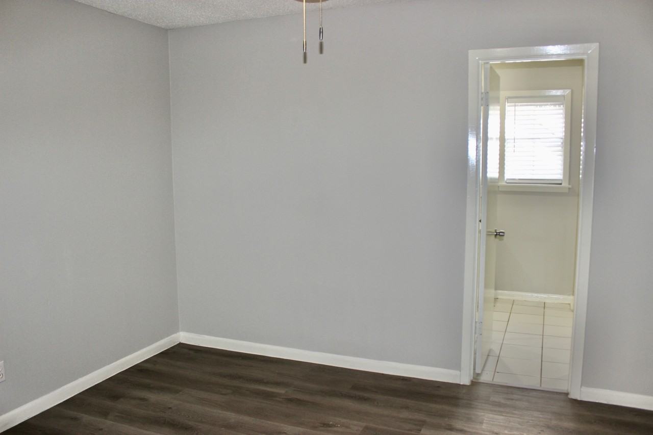 303 Goessler Street - Photo 6 of 50