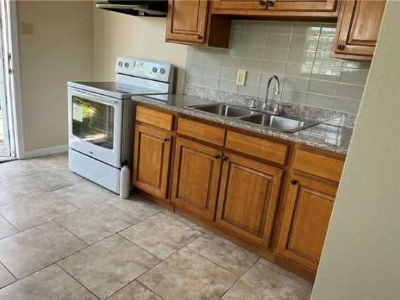 1001 S Sibley St - Photo 3 of 6