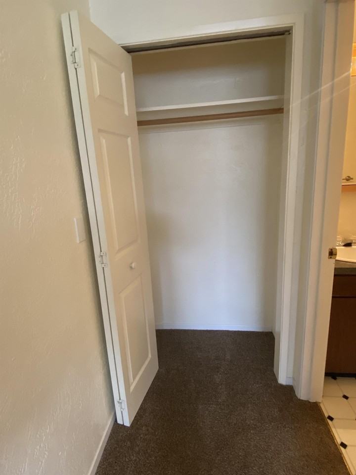 180 Northeast Grant Street 574JNS - Photo 4 of 5